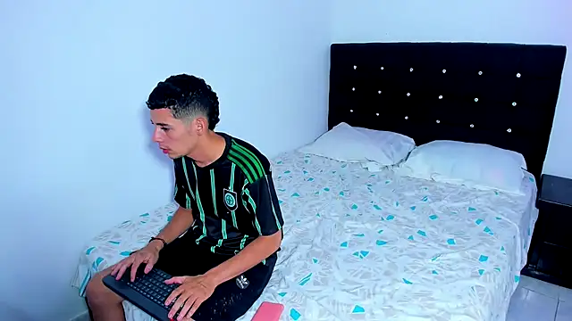 Alexander and Xiao online show from 01-31-25, 02:37