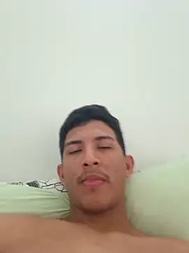 Snapshot of Guti_hazz chatting on 10-30-25, 11:44 Guti hazz online show from 10-30-25, 11:44