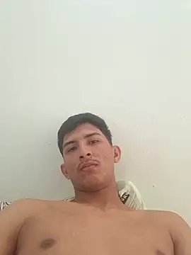 Snapshot of Guti_hazz chatting on 11-29-25, 12:52 Guti hazz online show from 11-29-25, 12:52