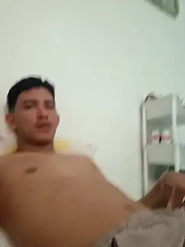 Snapshot of Guti_hazz chatting on 12-15-25, 11:25 Guti hazz online show from 12-15-25, 11:25