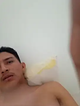 Snapshot of Guti_hazz chatting on 12-17-25, 10:54 Guti hazz online show from 12-17-25, 10:54