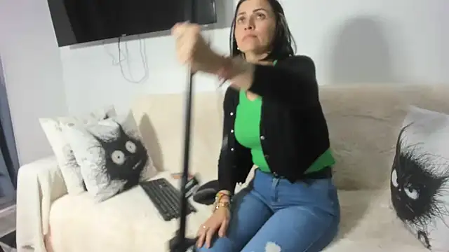 Emma Jnes online show from 02-25-25, 09:46