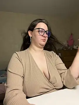 Snapshot of hungry1bunny chatting on 05-17-26, 06:15 hungry1bunny online show from 05-17-26, 06:15