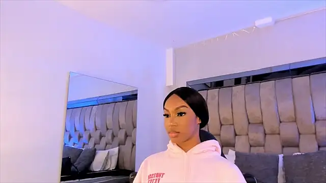 Snapshot of ChaynnaCooper chatting on 02-10-25, 12:29 ChaynnaCooper online show from 02-10-25, 12:29