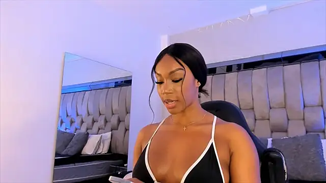 Snapshot of ChaynnaCooper chatting on 02-10-25, 03:32 ChaynnaCooper online show from 02-10-25, 03:32