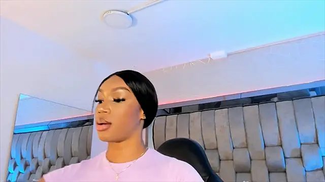 Snapshot of ChaynnaCooper chatting on 02-11-25, 12:05 ChaynnaCooper online show from 02-11-25, 12:05