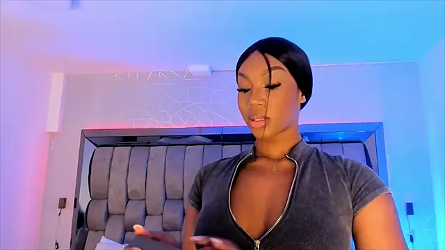 Snapshot of ChaynnaCooper chatting on 02-19-25, 12:00 ChaynnaCooper online show from 02-19-25, 12:00