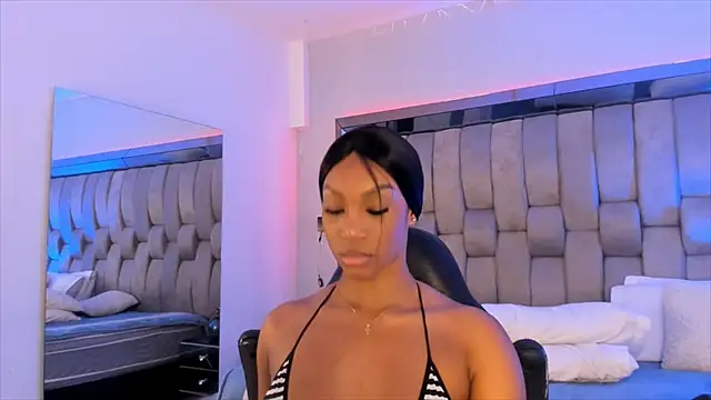 Snapshot of ChaynnaCooper chatting on 02-19-25, 06:10 ChaynnaCooper online show from 02-19-25, 06:10