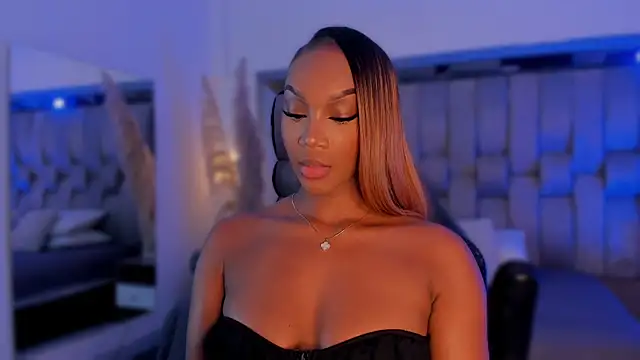 Snapshot of ChaynnaCooper chatting on 10-28-25, 03:43 ChaynnaCooper online show from 10-28-25, 03:43