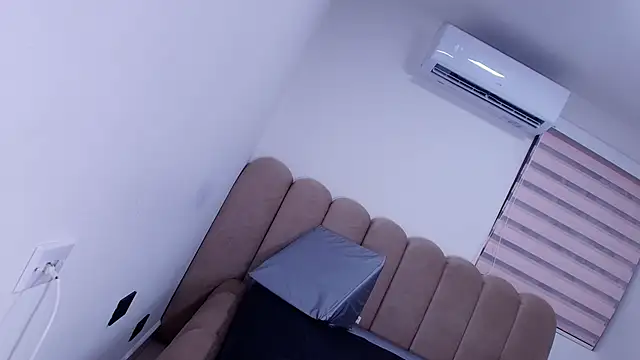 nicol f online show from 04-14-26, 03:01