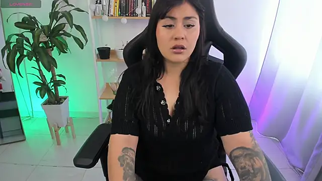 Snapshot of GretaX-X chatting on 11-24-25, 05:12 GretaX-X online show from 11-24-25, 05:12