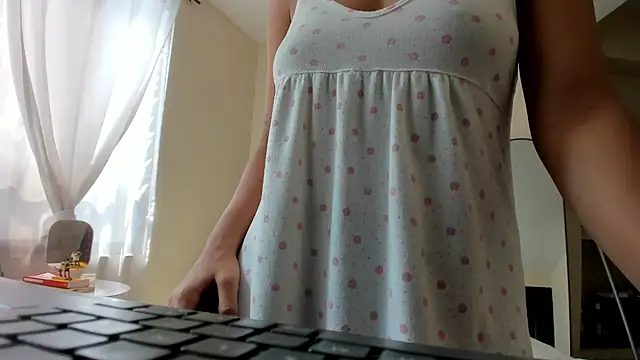 evely coelloo online show from 11-25-25, 03:56