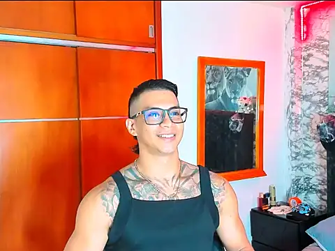 Snapshot of Aaron_Toy chatting on 01-07-26, 08:22 Aaron Toy online show from 01-07-26, 08:22