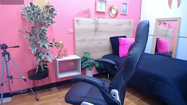 scarlet-foox online show from 11-19-25, 02:50