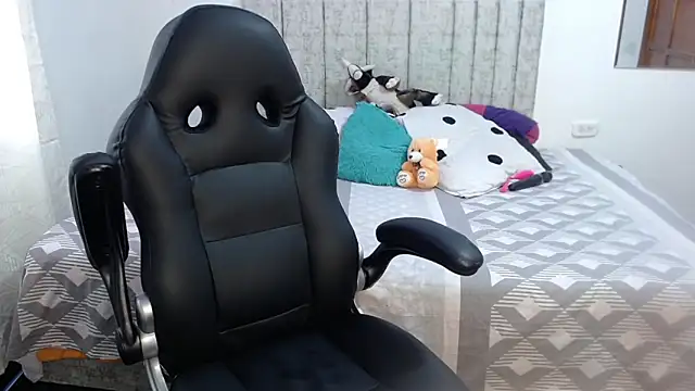 scarlet-foox online show from 01-09-26, 01:36