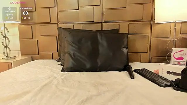 Snapshot of NaomyRivera chatting on 07-12-26, 12:51 NaomyRivera online show from 07-12-26, 12:51
