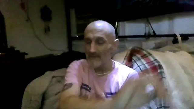 Snapshot of LayingRealism chatting on 04-21-26, 10:45 LayingRealism online show from 04-21-26, 10:45