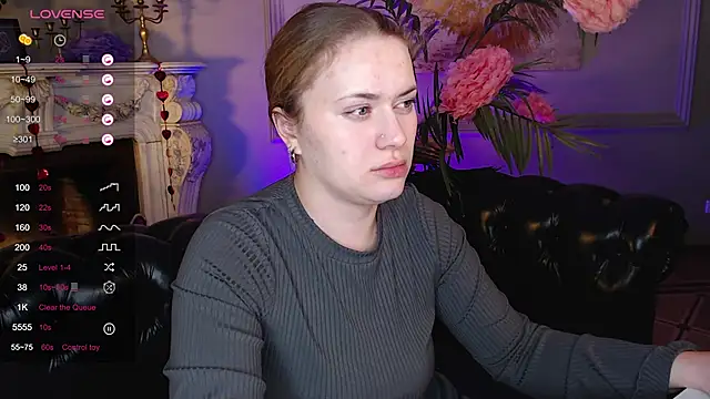 Snapshot of Ariell_Margot_ chatting on 02-19-25, 06:32 Ariell Margot online show from 02-19-25, 06:32