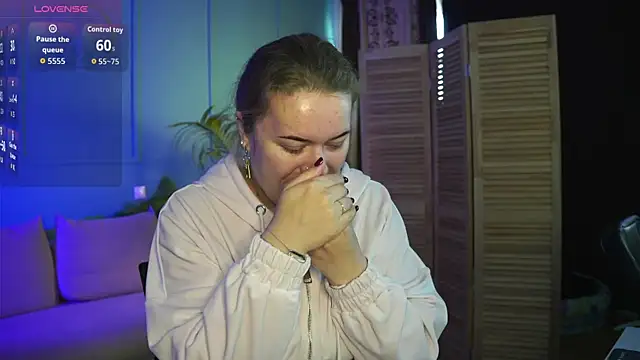 Snapshot of Ariell_Margot_ chatting on 10-18-25, 06:26 Ariell Margot online show from 10-18-25, 06:26