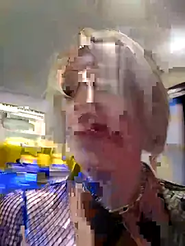 Snapshot of camdanz777 chatting on 11-22-25, 07:24 camdanz777 online show from 11-22-25, 07:24