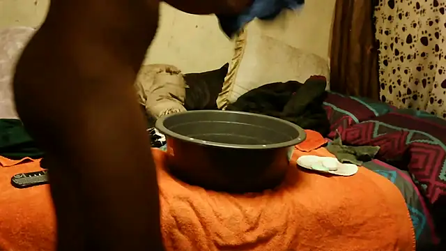 Snapshot of RGTM75 chatting on 11-23-25, 09:31 RGTM75 online show from 11-23-25, 09:31