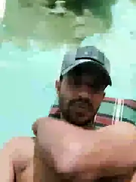 Snapshot of MDROBEL007 chatting on 12-22-24, 06:59 MDROBEL007 online show from 12-22-24, 06:59