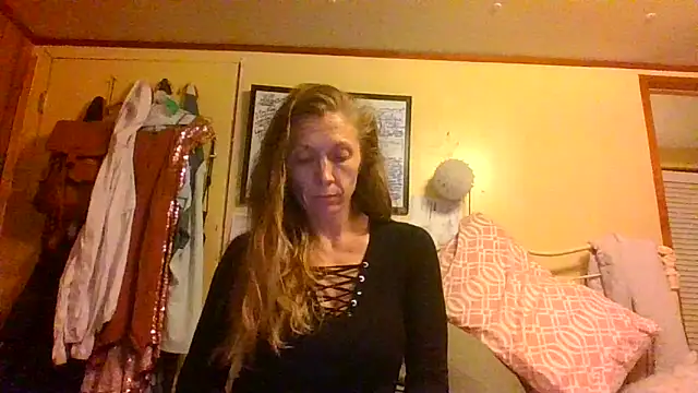 Snapshot of raybo715 chatting on 06-21-26, 04:26 raybo715 online show from 06-21-26, 04:26