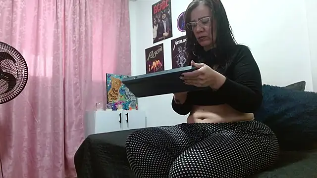 scarlett  morgan online show from 10-27-25, 01:15