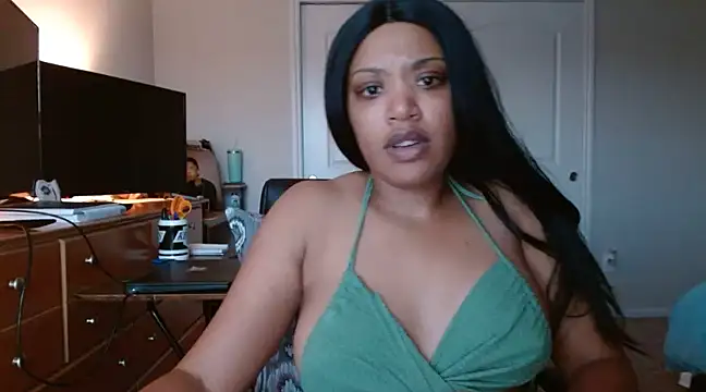 Snapshot of thekelliecapri chatting on 12-09-24, 11:24 thekelliecapri online show from 12-09-24, 11:24