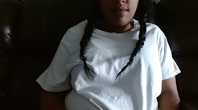 Snapshot of thekelliecapri chatting on 12-23-24, 07:20 thekelliecapri online show from 12-23-24, 07:20