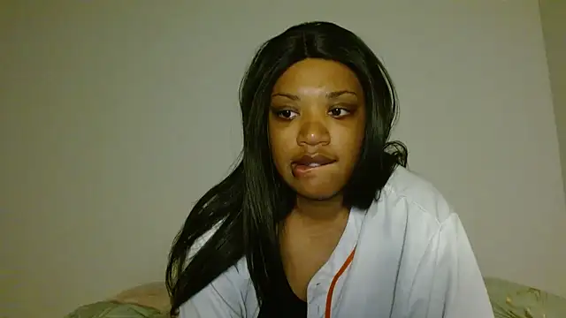 Snapshot of thekelliecapri chatting on 02-08-25, 01:32 thekelliecapri online show from 02-08-25, 01:32