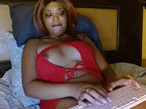 Snapshot of thekelliecapri chatting on 09-18-25, 07:38 thekelliecapri online show from 09-18-25, 07:38