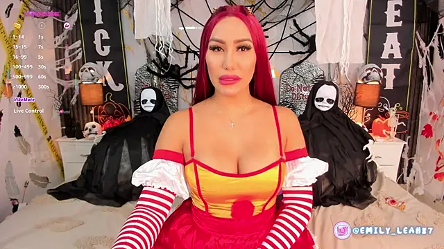 Snapshot of EmilyLeah_ chatting on 10-03-25, 03:42 EmilyLeah online show from 10-03-25, 03:42