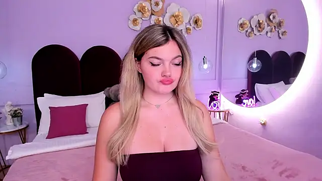 Snapshot of ZaraBloom chatting on 10-20-25, 03:23 ZaraBloom online show from 10-20-25, 03:23