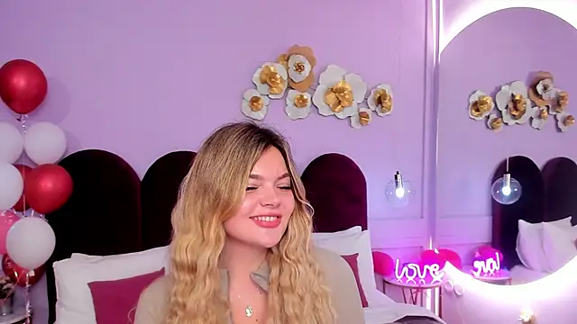 Snapshot of ZaraBloom chatting on 11-19-25, 03:17 ZaraBloom online show from 11-19-25, 03:17