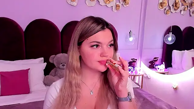 ZaraBloom online show from 12-15-25, 03:33