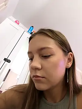 Snapshot of AliceBrayan chatting on 09-18-25, 05:09 AliceBrayan online show from 09-18-25, 05:09