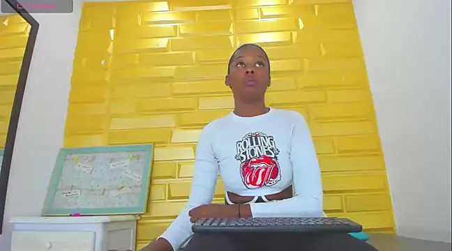 Snapshot of ebony_beckyy chatting on 12-13-24, 06:38 ebony beckyy online show from 12-13-24, 06:38