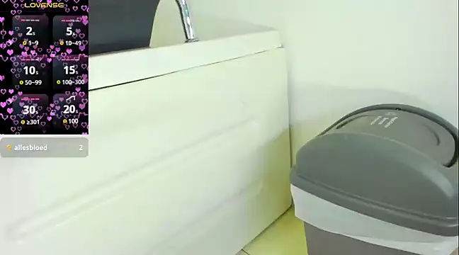 Snapshot of ebony_beckyy chatting on 12-19-24, 04:57 ebony beckyy online show from 12-19-24, 04:57