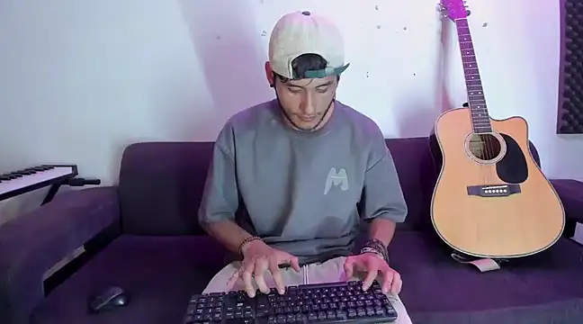 Henrikk senn online show from 12-14-24, 02:56