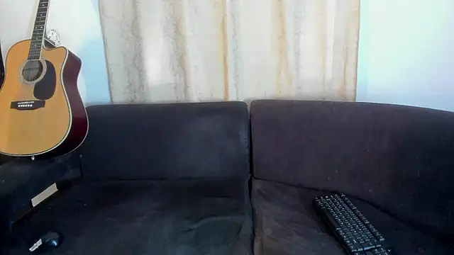 Henrikk senn online show from 11-05-25, 03:23