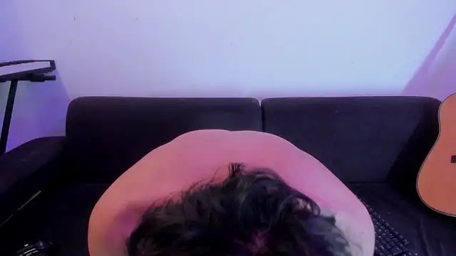 Henrikk senn online show from 03-08-26, 08:40