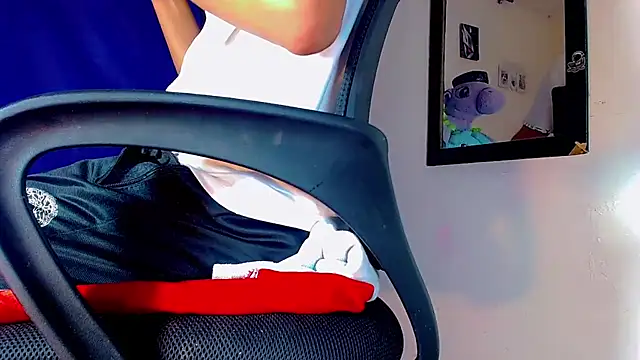 Snapshot of nicol_gill_ chatting on 01-07-25, 05:20 nicol gill online show from 01-07-25, 05:20