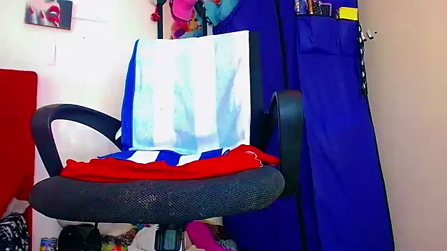 Snapshot of nicol_gill_ chatting on 02-07-25, 12:50 nicol gill online show from 02-07-25, 12:50