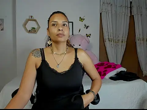 mykaelahoney online show from 11-22-25, 04:22