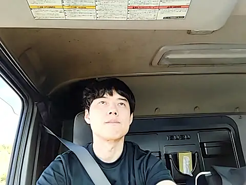 Snapshot of whitebriefboy chatting on 05-31-26, 10:00 whitebriefboy online show from 05-31-26, 10:00