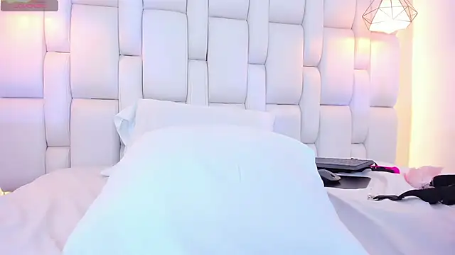 Snapshot of AslyGomez chatting on 02-06-25, 05:40 AslyGomez online show from 02-06-25, 05:40