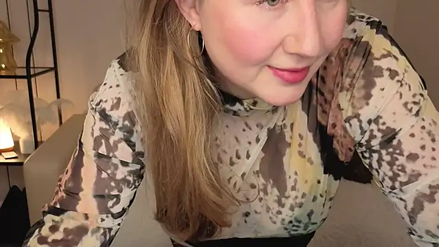 Snapshot of Helens_love chatting on 11-22-25, 01:59 Helens love online show from 11-22-25, 01:59