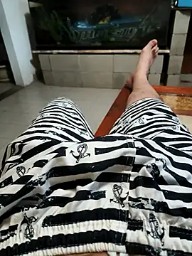 ReyDeCora online show from 10-17-25, 04:26