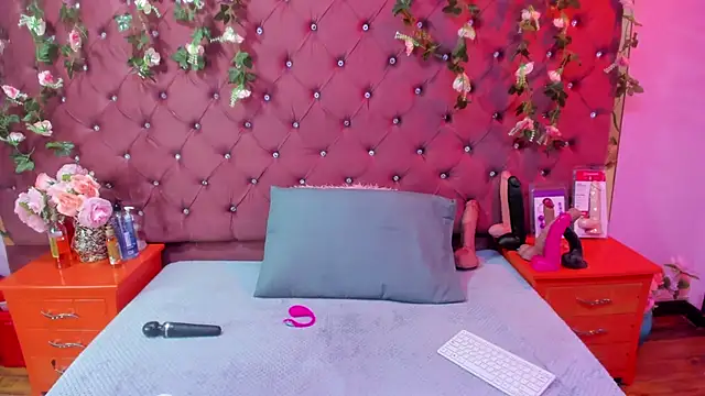 Snapshot of Mariana_Prin chatting on 10-19-25, 02:45 Mariana Prin online show from 10-19-25, 02:45